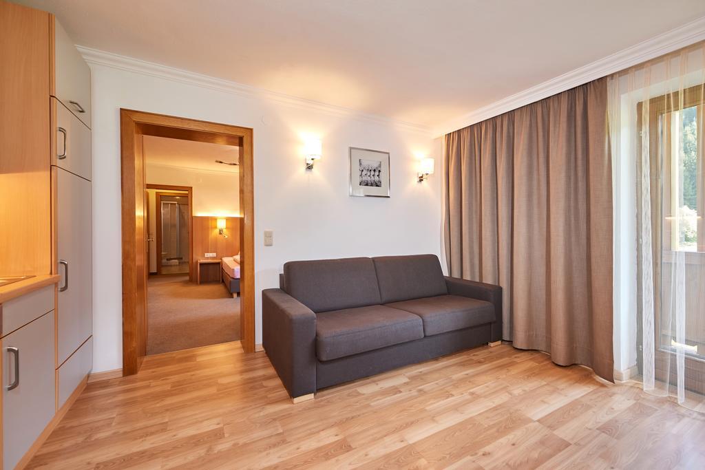 פילצמוס Apartments Neue Post מראה חיצוני תמונה