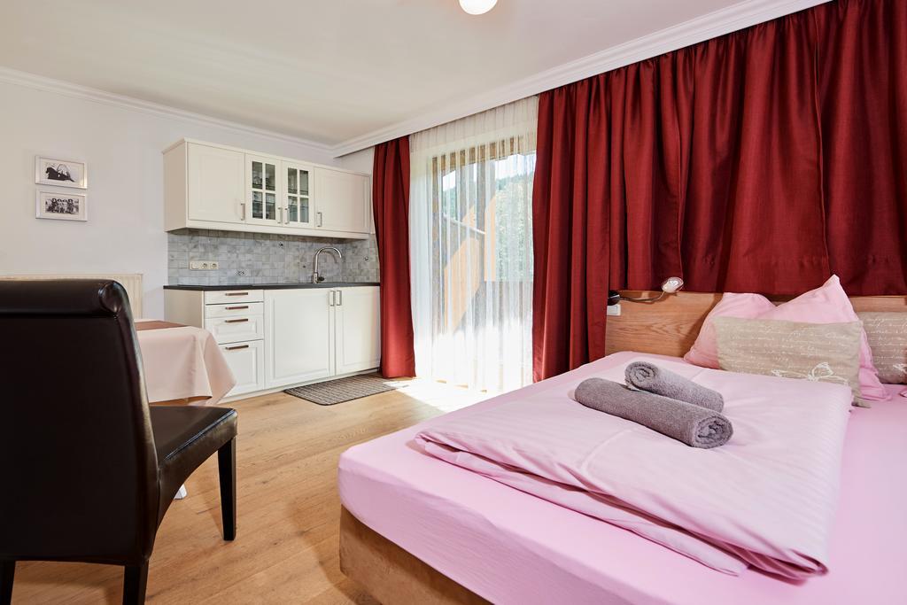 פילצמוס Apartments Neue Post מראה חיצוני תמונה